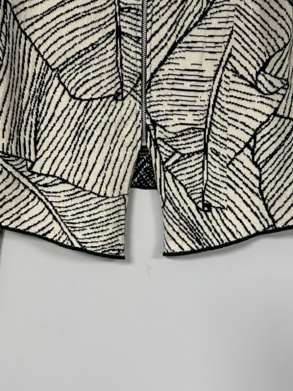 Icelandic Design 100% Merino Wool Sweater Geometric Black & White Full Zip, M - Picture 8 of 9